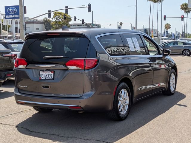 Used 2020 Chrysler Pacifica Touring FWD image 4