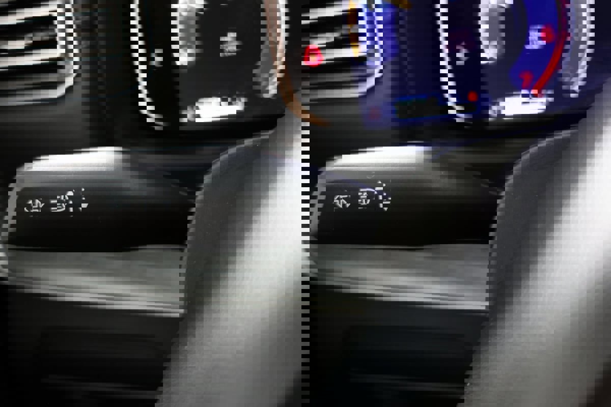 Used 2024 Jeep Wagoneer L Series III w/ Flexible Seating Group image 29