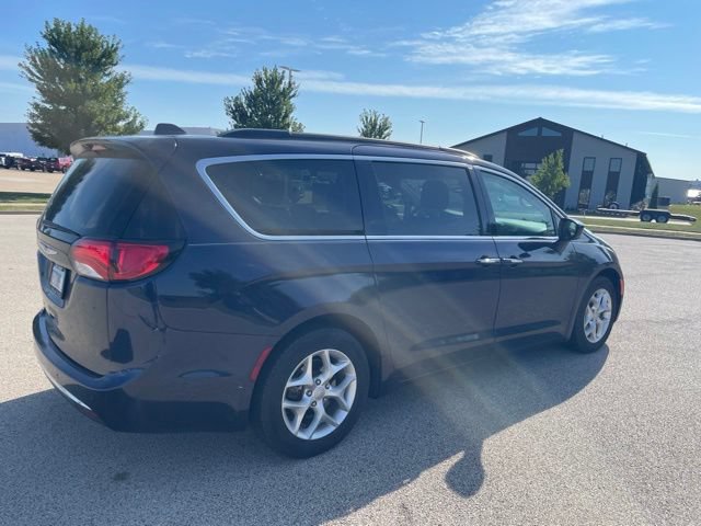 Used 2019 Chrysler Pacifica Touring Plus w/ Advanced Safetytec Group FWD image 3
