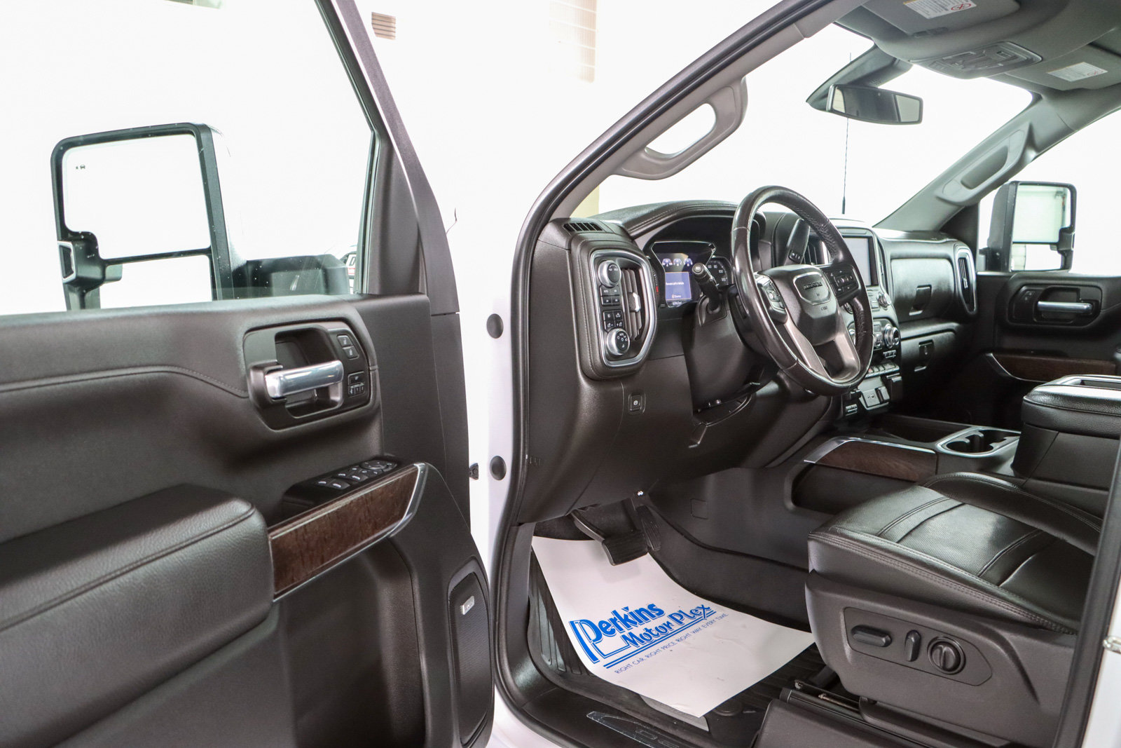 Used 2022 GMC Sierra 2500 Denali AWD/4WD image 3