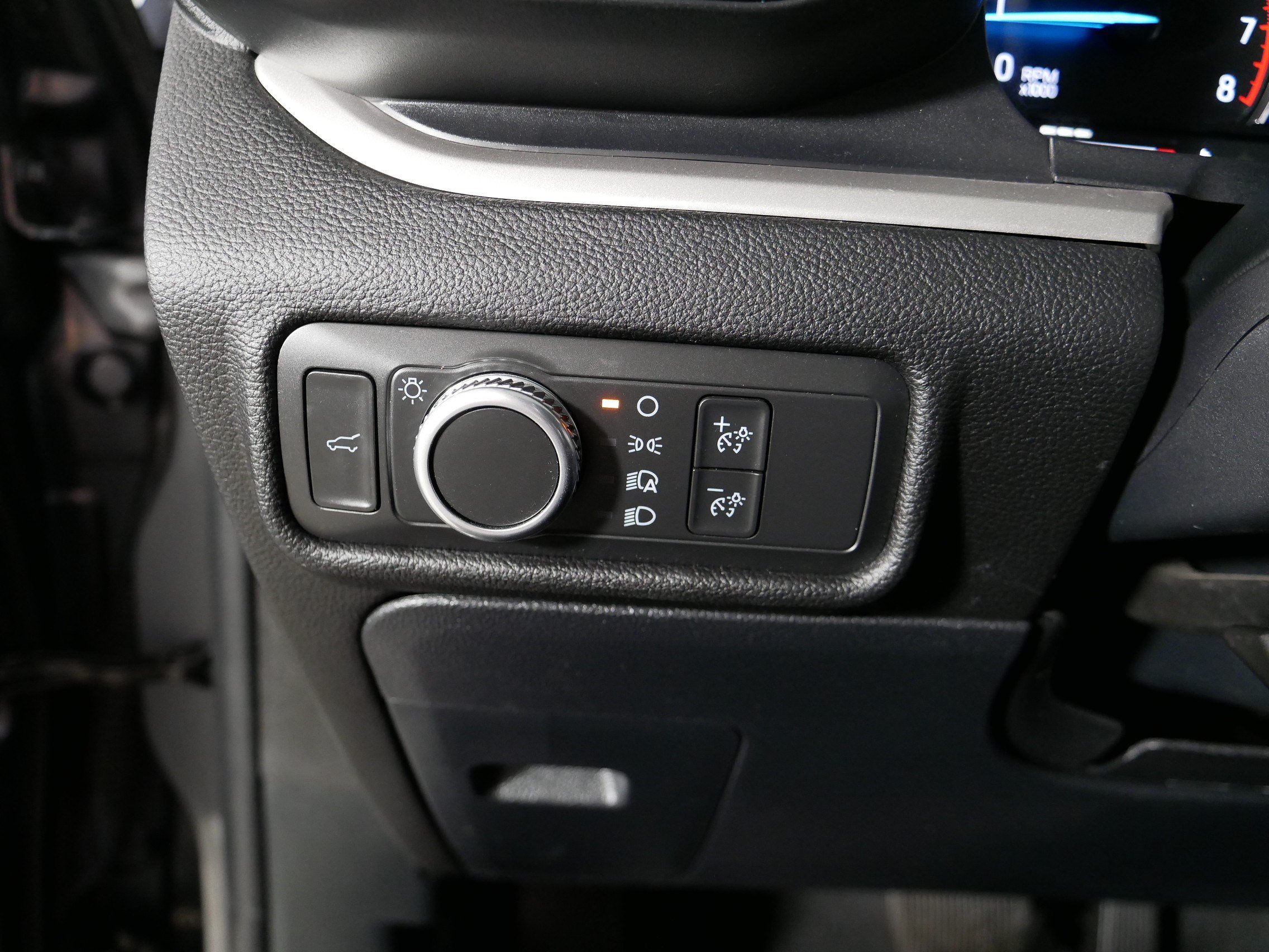 Used 2021 Ford Explorer XLT AWD/4WD image 26