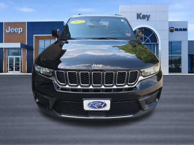 Used 2024 Jeep Grand Cherokee Laredo X w/ Luxury Tech Group I AWD/4WD image 2