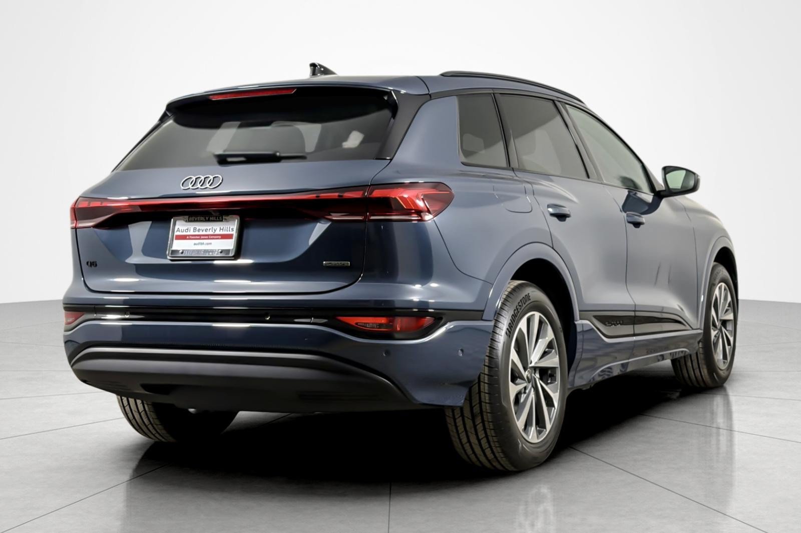 Used 2025 Audi Q6 e-tron Premium AWD/4WD image 5