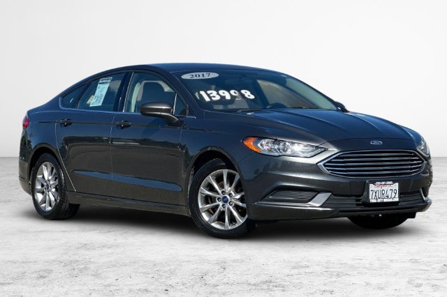 Used 2017 Ford Fusion SE w/ Fusion SE Technology Package FWD image 2