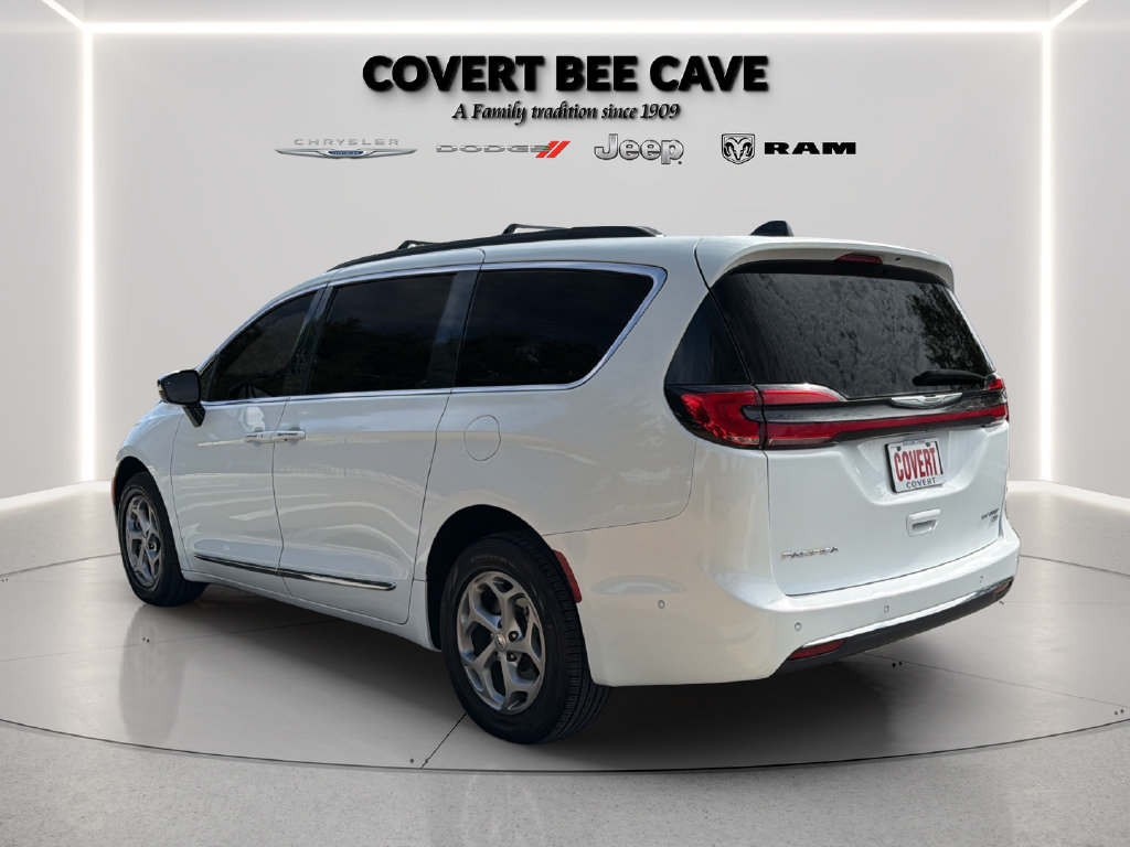 Used 2023 Chrysler Pacifica Limited w/ Uconnect Theater Family Group AWD/4WD image 5
