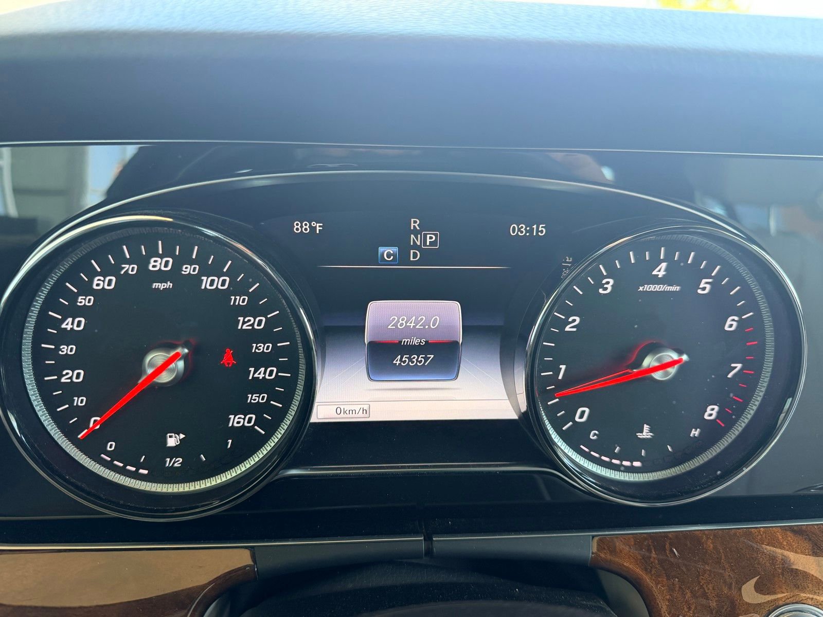 Used 2018 Mercedes-Benz E 400 4MATIC Sedan image 9