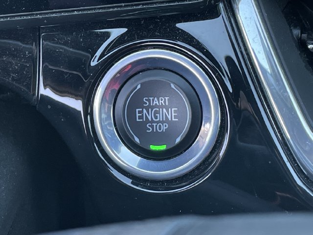 Used 2024 Chevrolet Trax RS w/ Sunroof Package FWD image 22