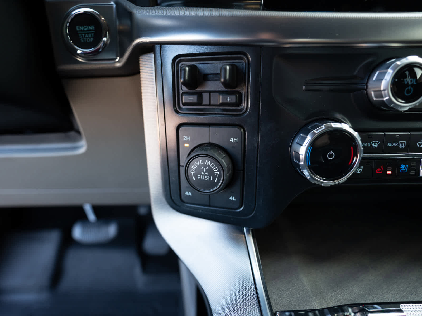 Used 2024 Ford F150 Platinum w/ Equipment Group 703A Plus image 25