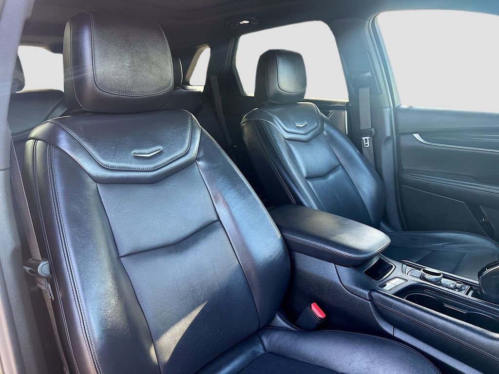 Used 2022 Cadillac XT5 Premium Luxury w/ LPO, Floor Liner Package AWD/4WD image 30