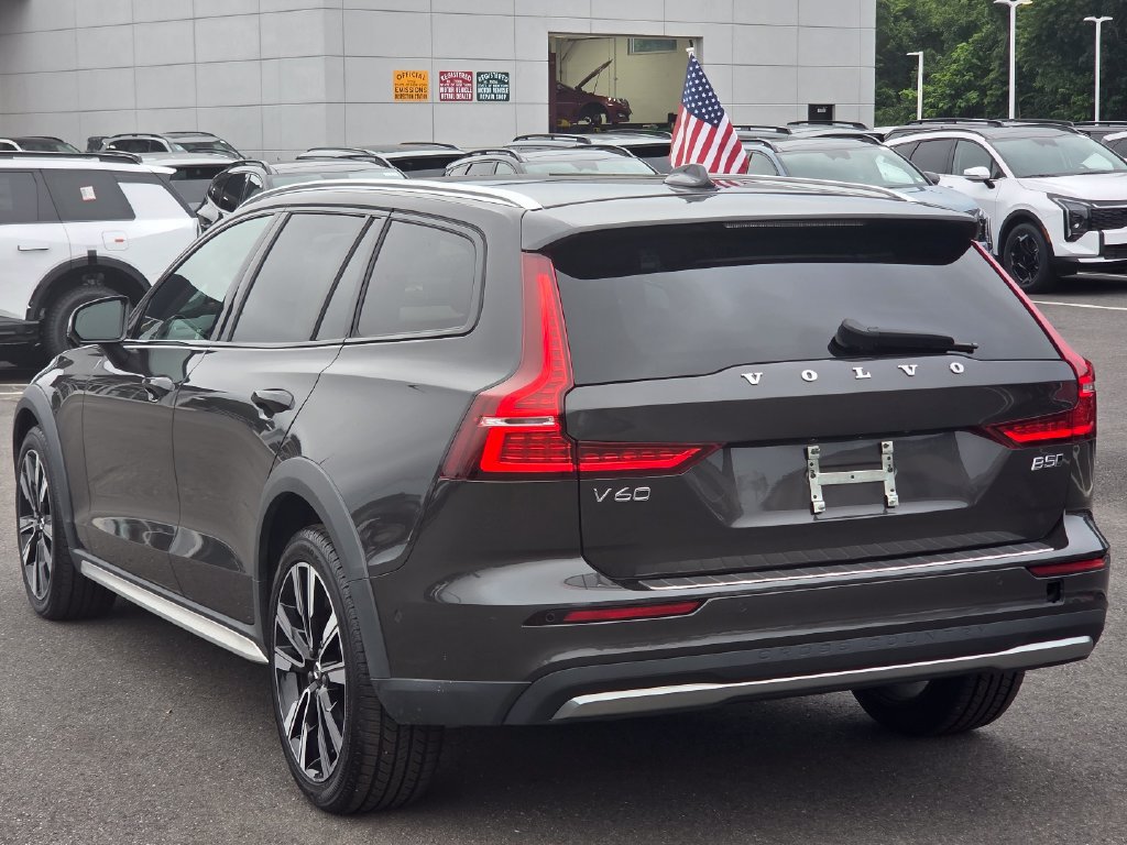 Used 2024 Volvo V60 B5 Cross Country Ultimate AWD/4WD image 6