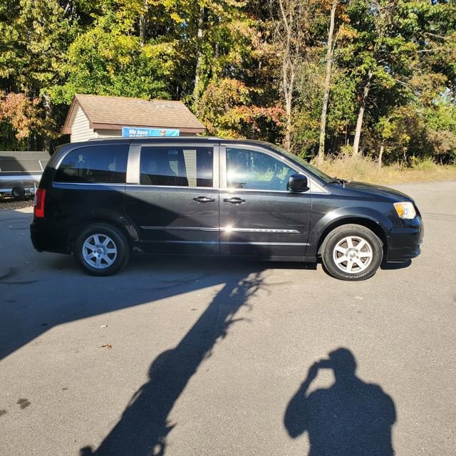 Used 2011 Chrysler Town & Country Touring FWD image 7