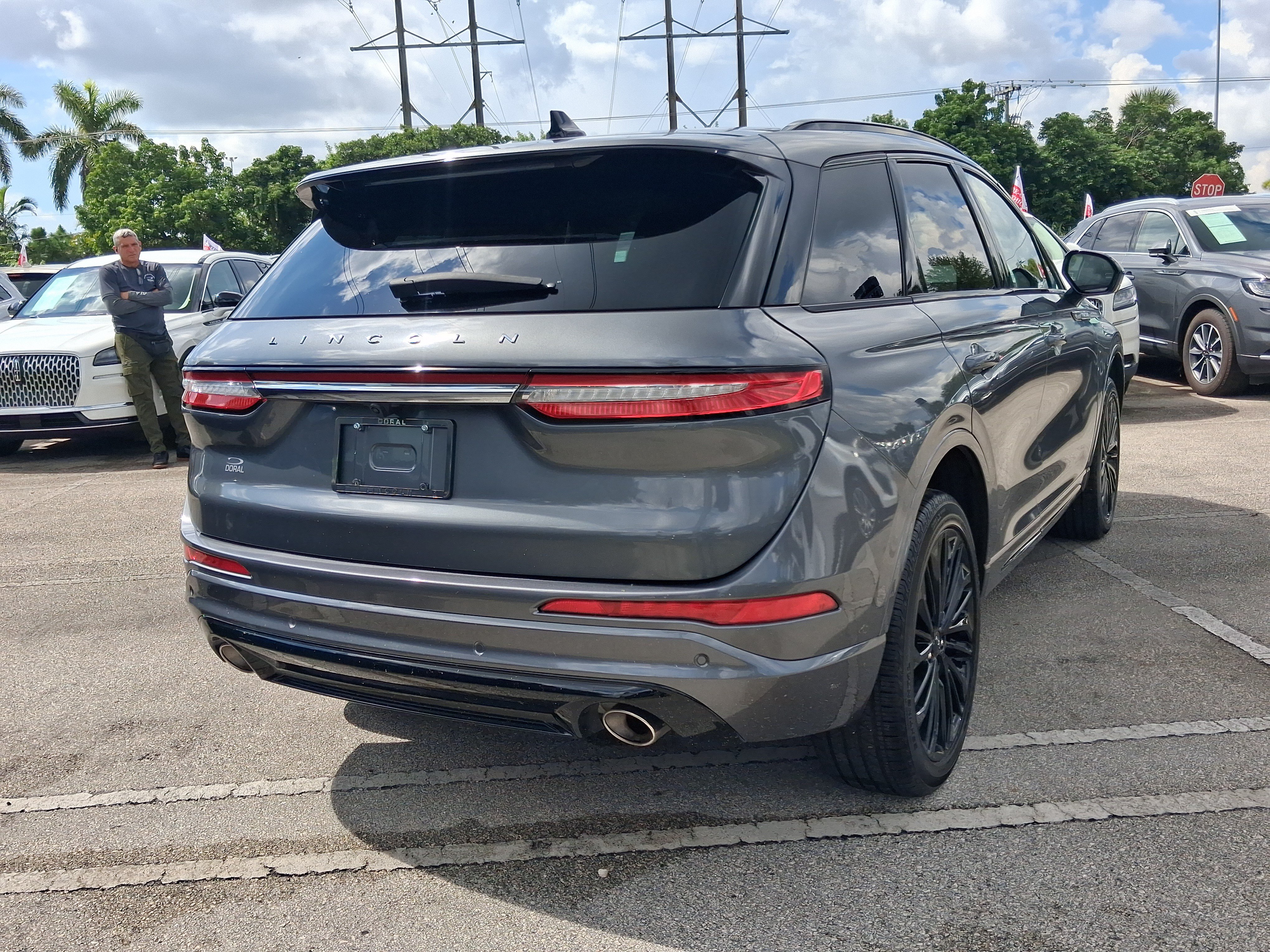 Certified 2024 Lincoln Corsair Reserve w/ Jet Appearance Package FWD image 4