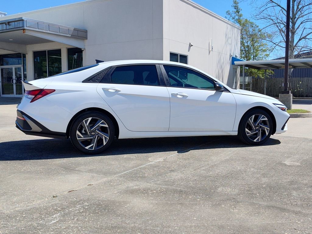 Used 2025 Hyundai Elantra Sport image 8