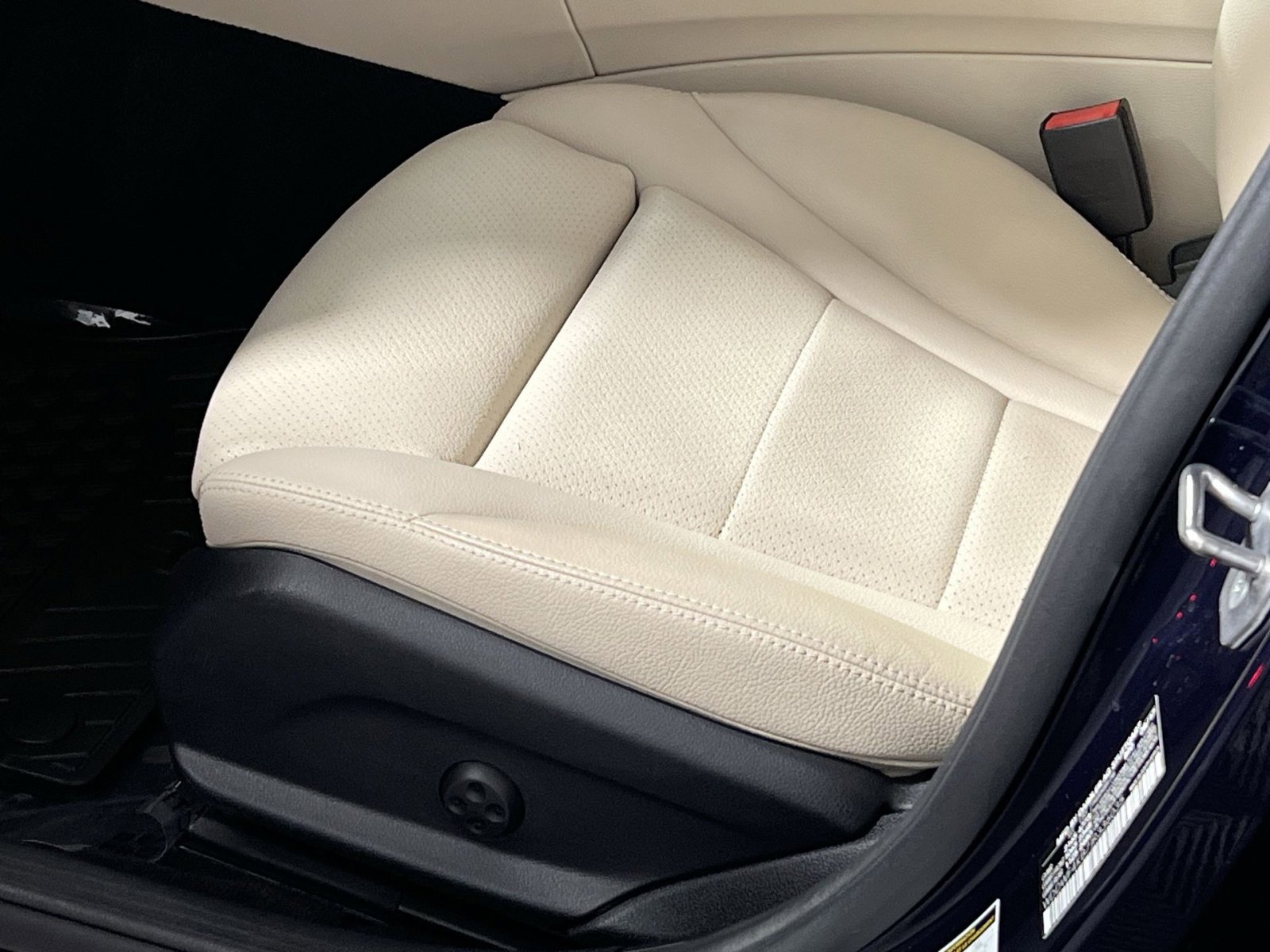 Used 2018 Mercedes-Benz C 300 4MATIC Sedan w/ Premium Package image 14