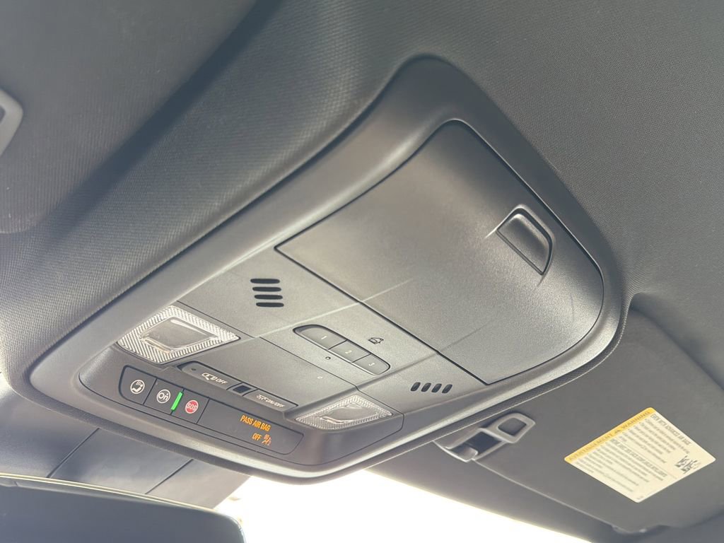 Used 2025 Cadillac XT4 Premium Luxury image 27