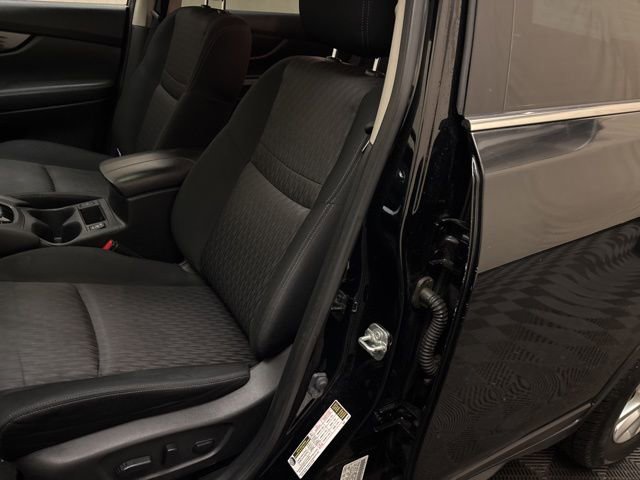 Used 2020 Nissan Rogue SV image 10