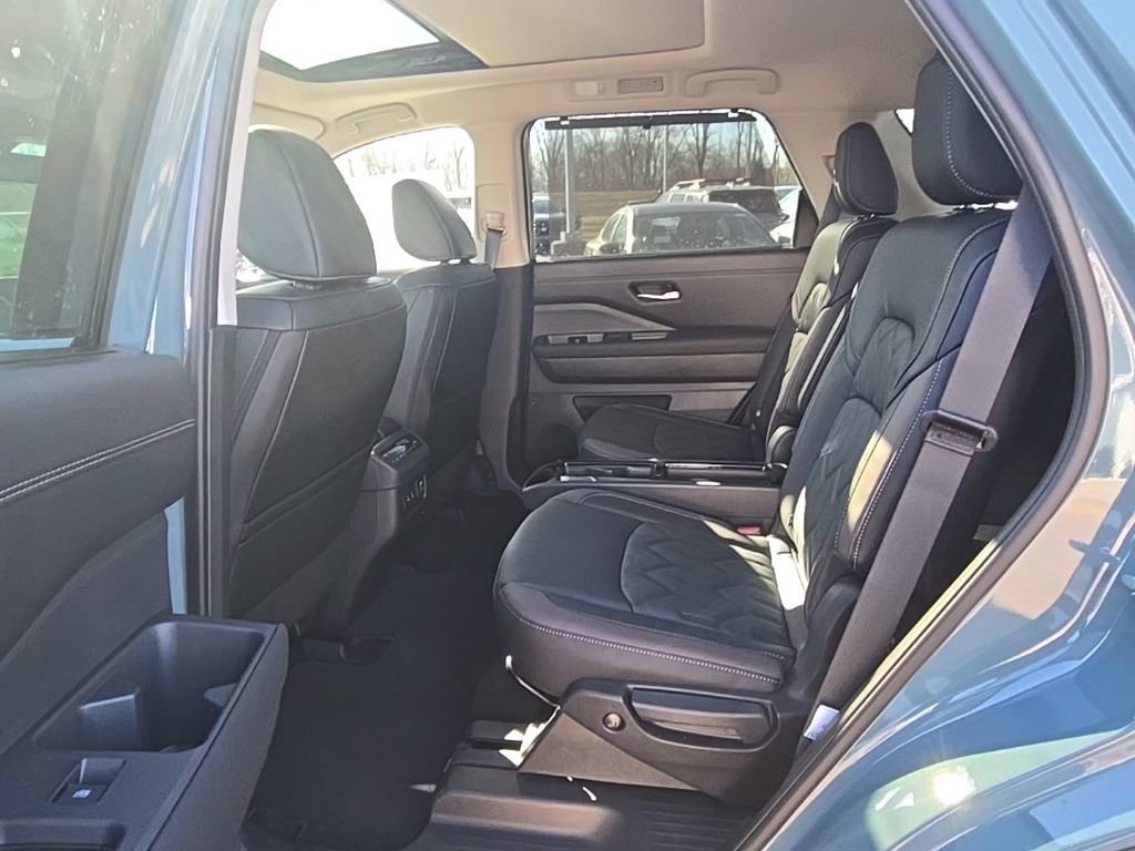New 2026 Nissan Pathfinder Platinum image 38