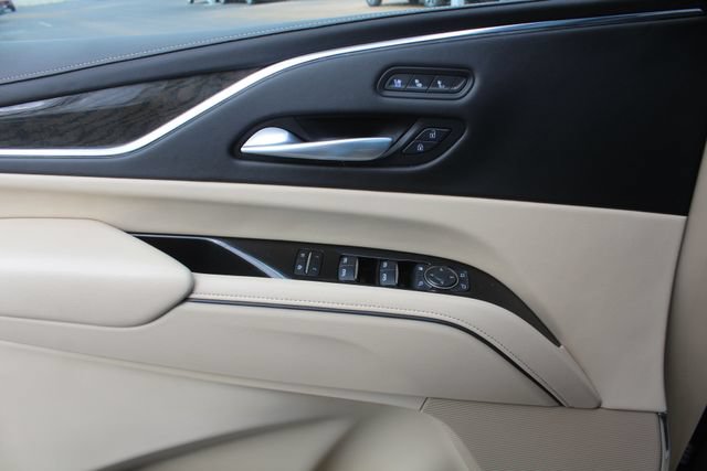 Used 2024 Cadillac Escalade Premium Luxury w/ Performance Package AWD/4WD image 37