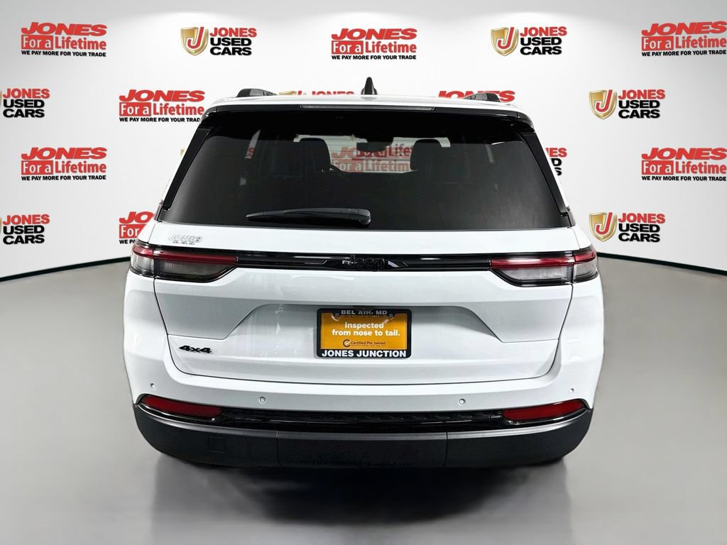 Used 2023 Jeep Grand Cherokee Altitude AWD/4WD image 15