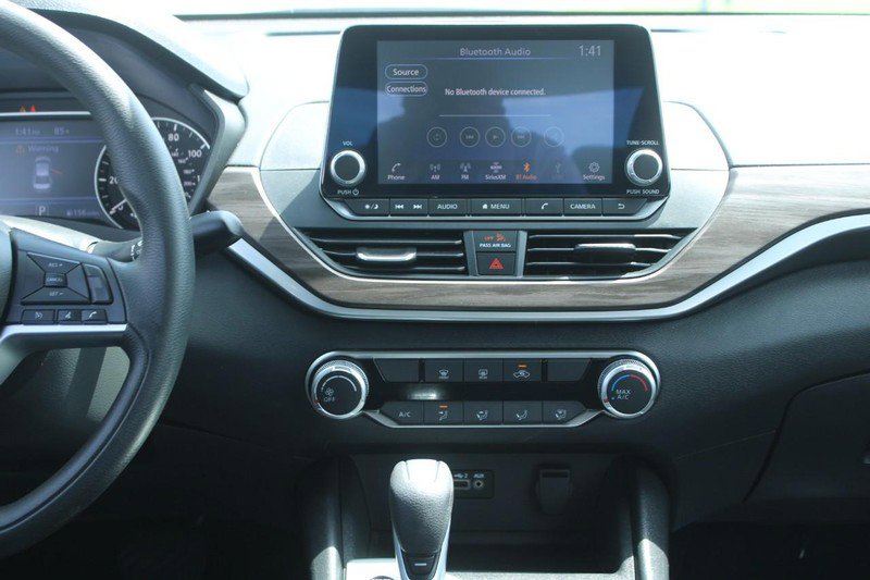 Used 2025 Nissan Altima 2.5 SV FWD image 16