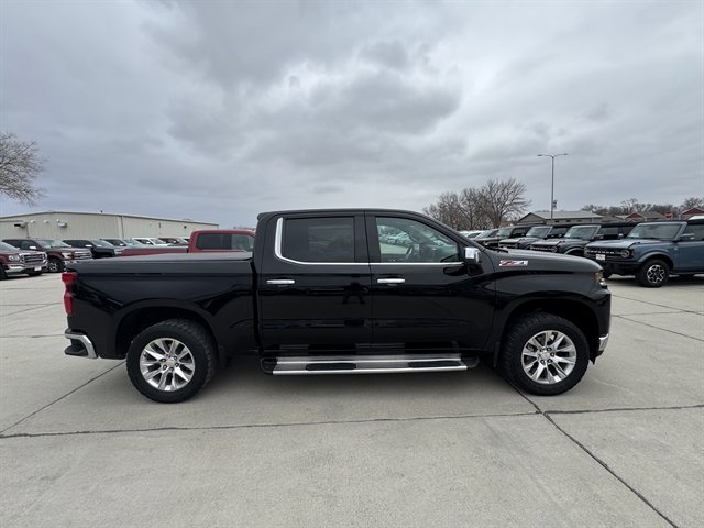 Used 2021 Chevrolet Silverado 1500 LTZ image 3
