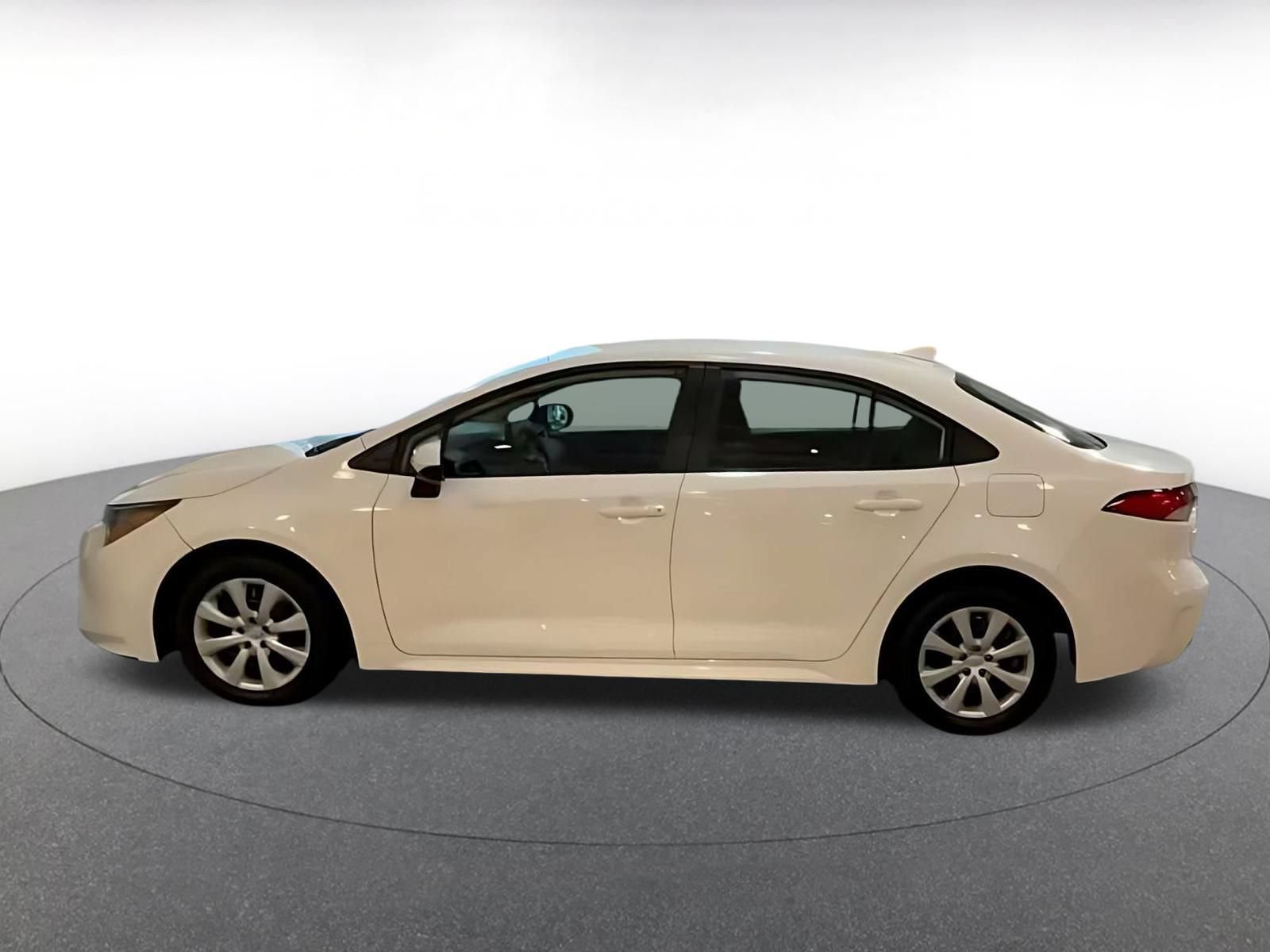 Used 2025 Toyota Corolla LE FWD image 10