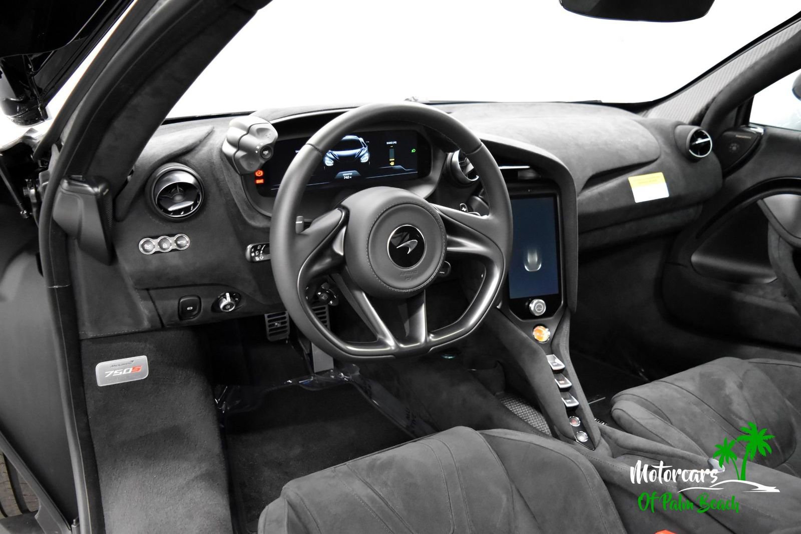 Used 2025 McLaren 750S image 24