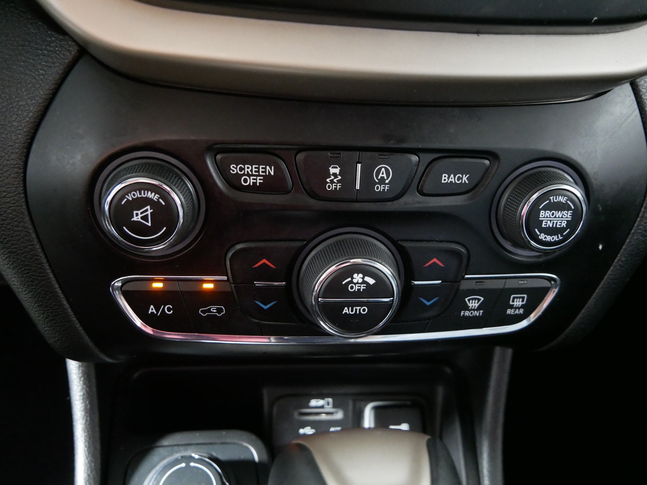 Used 2017 Jeep Cherokee Limited AWD/4WD image 23