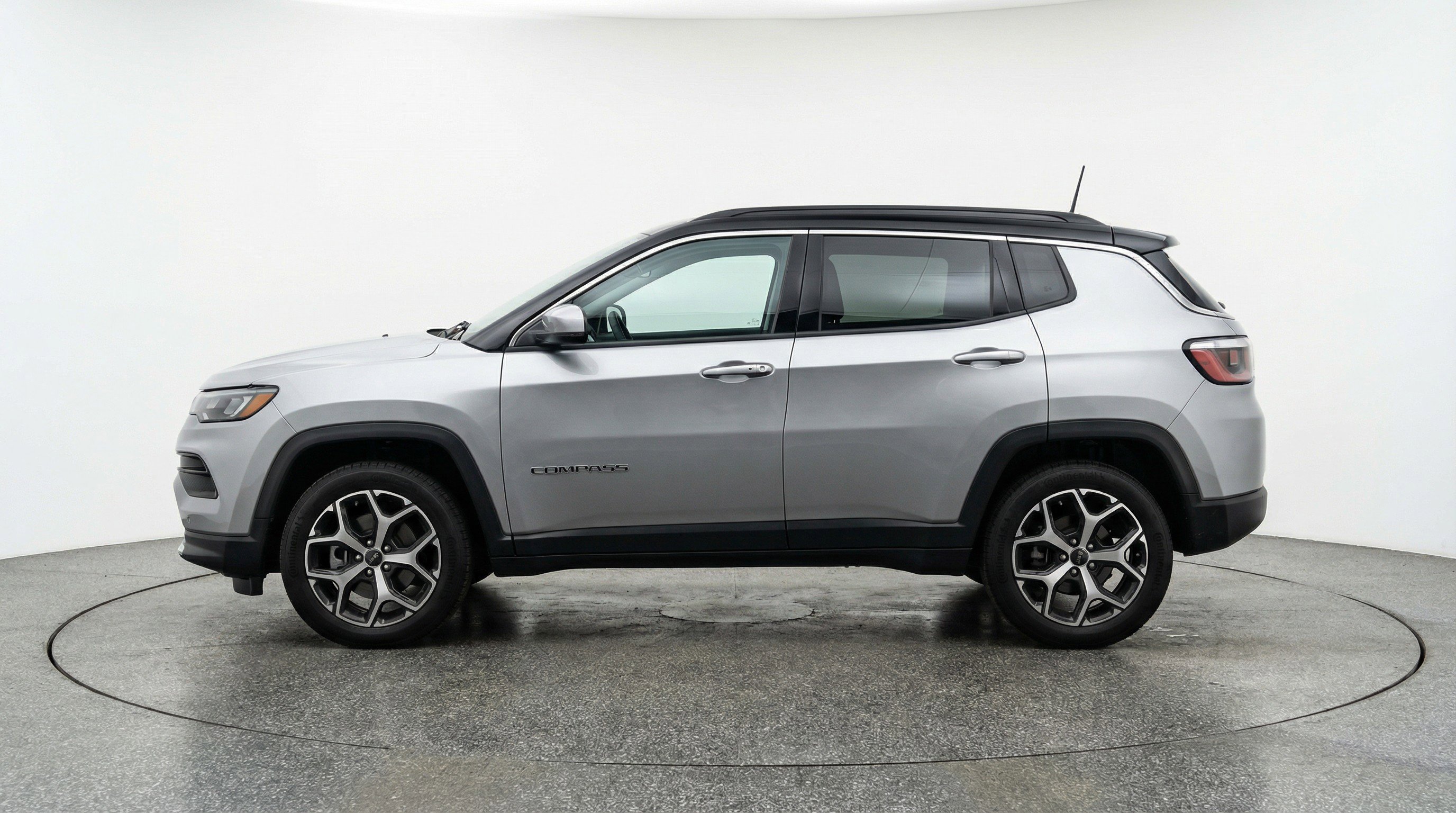 Used 2025 Jeep Compass Limited image 5