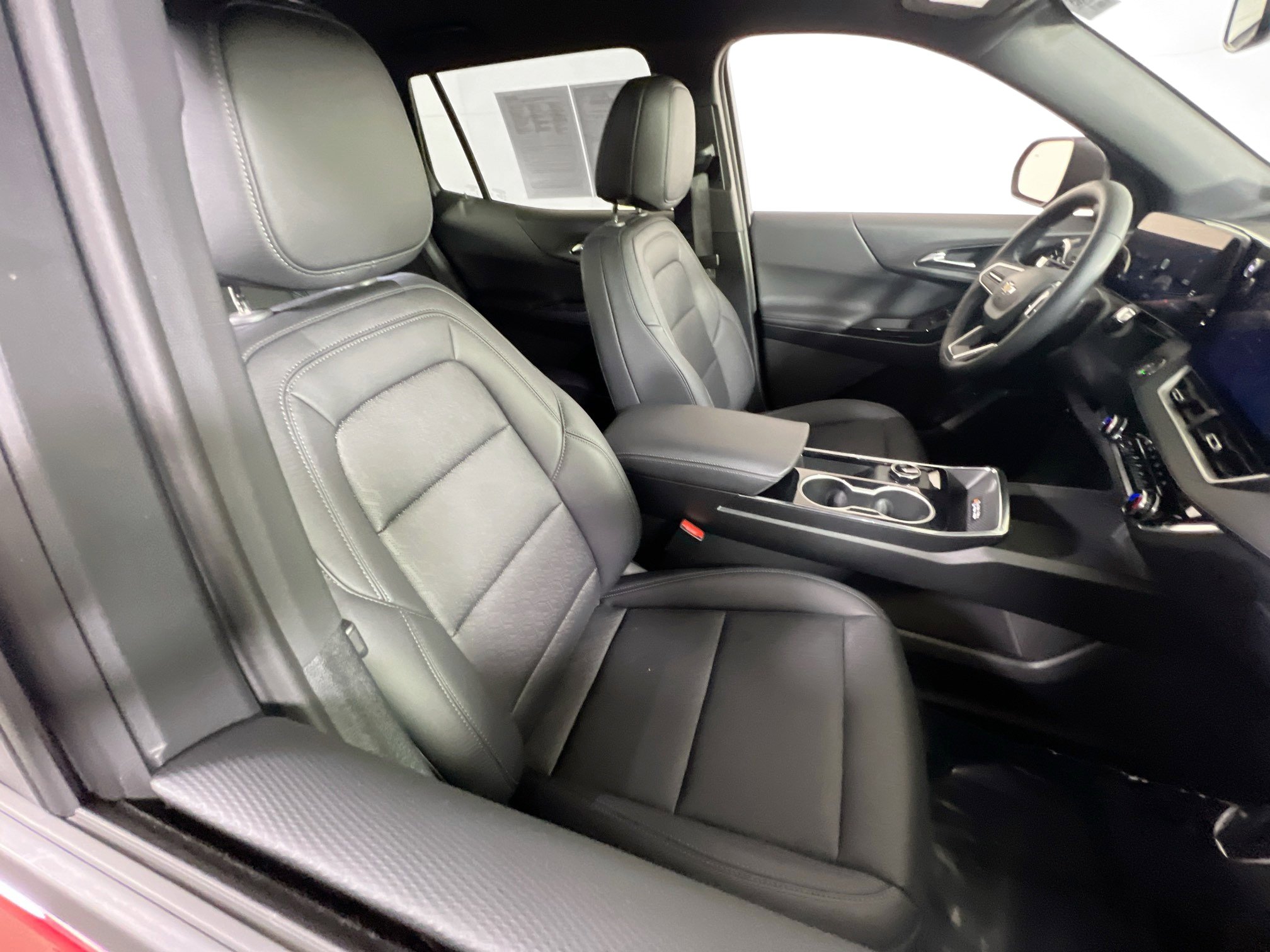 Used 2026 Chevrolet Equinox LT w/ Convenience Package II image 27