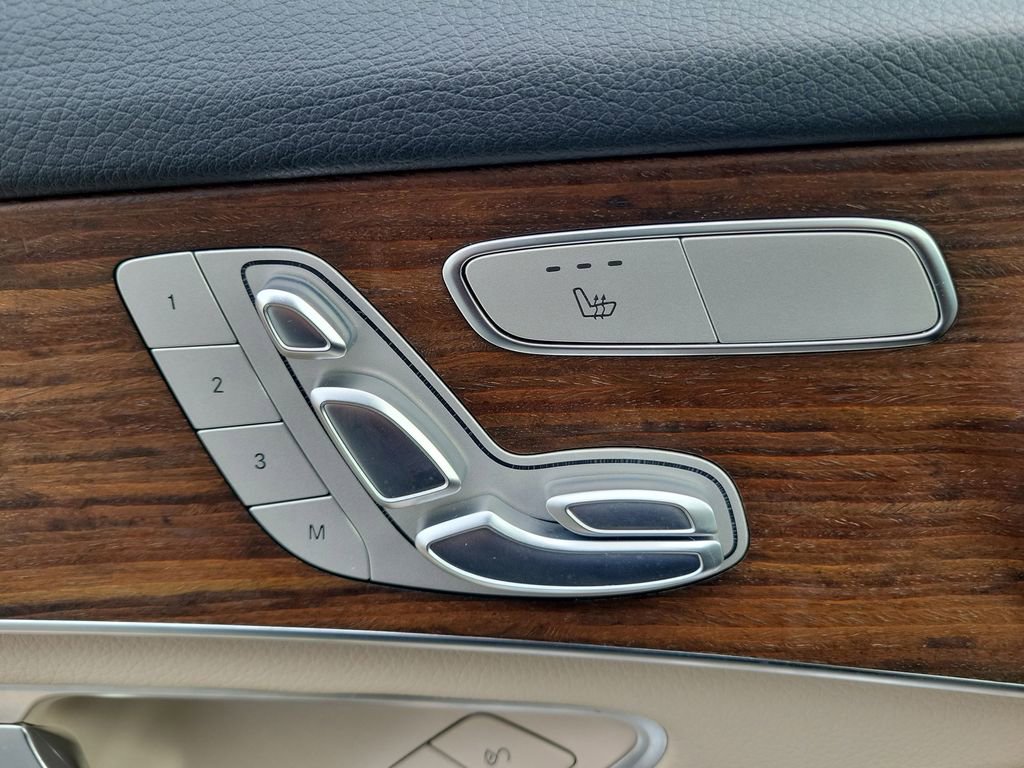 Used 2022 Mercedes-Benz GLC 300 4MATIC w/ Premium Package Lite image 25