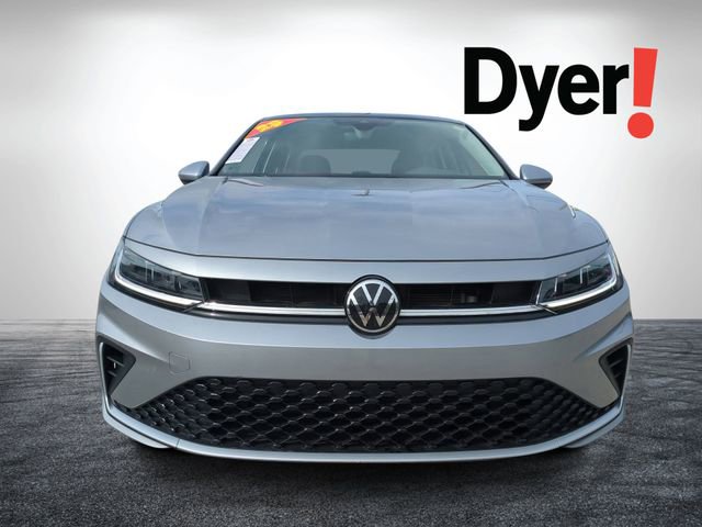 Used 2025 Volkswagen Jetta SE FWD image 9