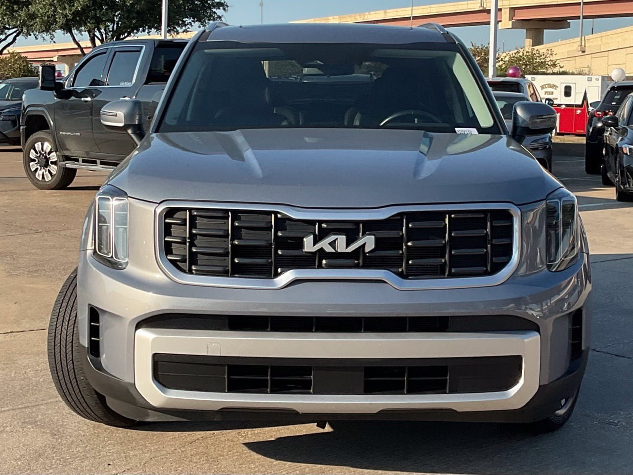 Used 2025 Kia Telluride S FWD image 2