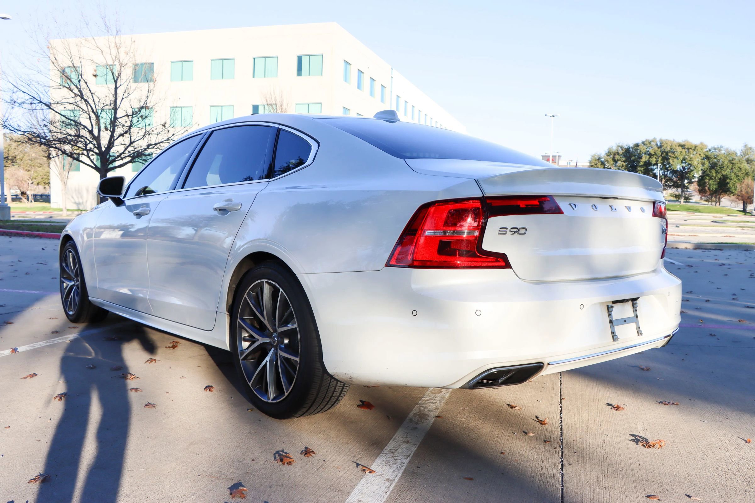 Used 2019 Volvo S90 T6 Momentum image 5