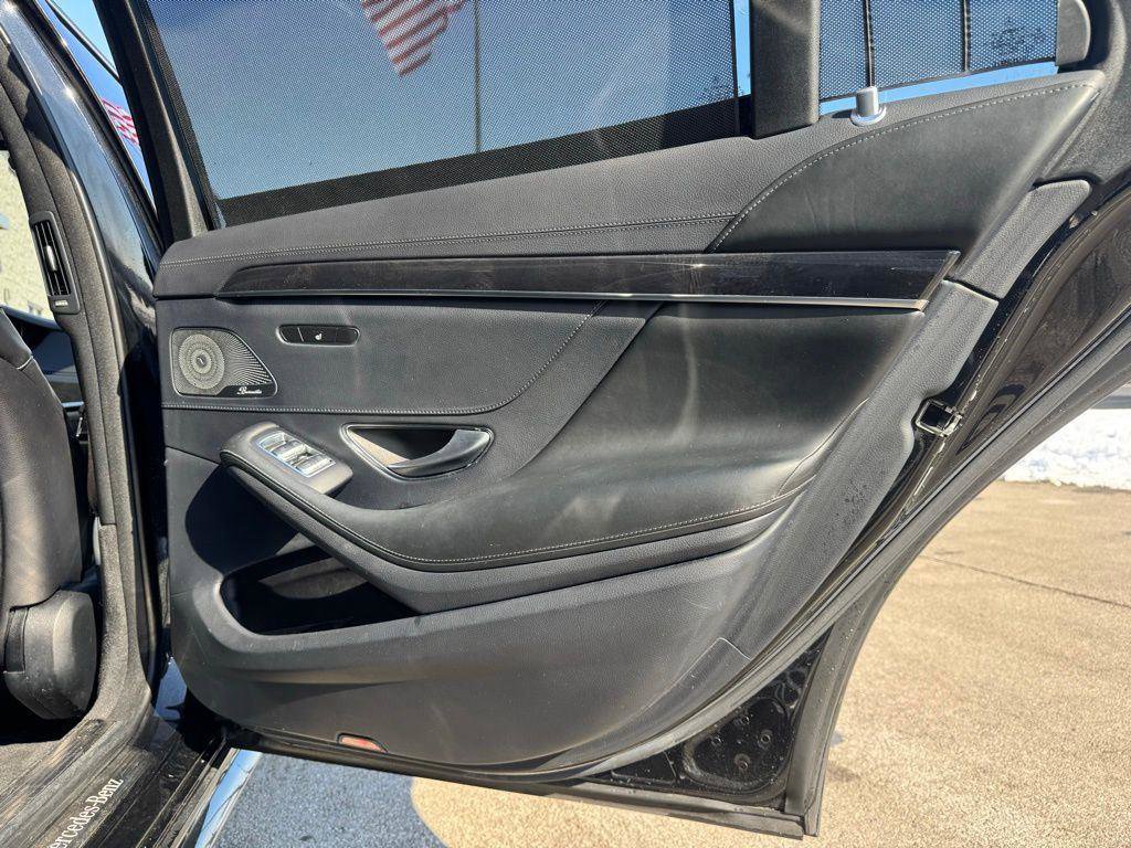 Used 2019 Mercedes-Benz S 560 4MATIC Sedan w/ AMG Line Exterior image 43