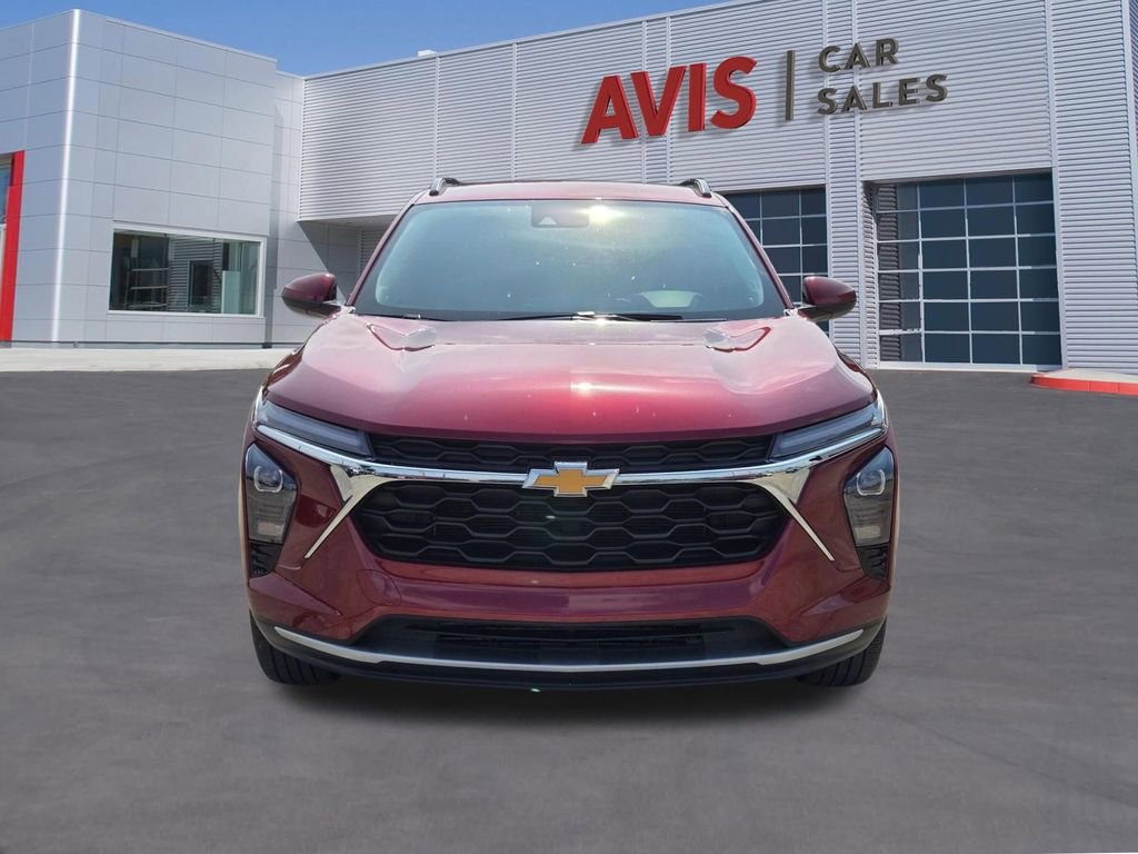 Used 2025 Chevrolet Trax LT w/ LT Convenience Package FWD image 2