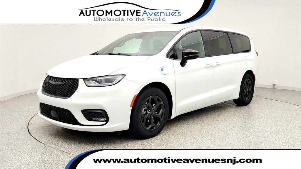 Used 2024 Chrysler Pacifica Limited