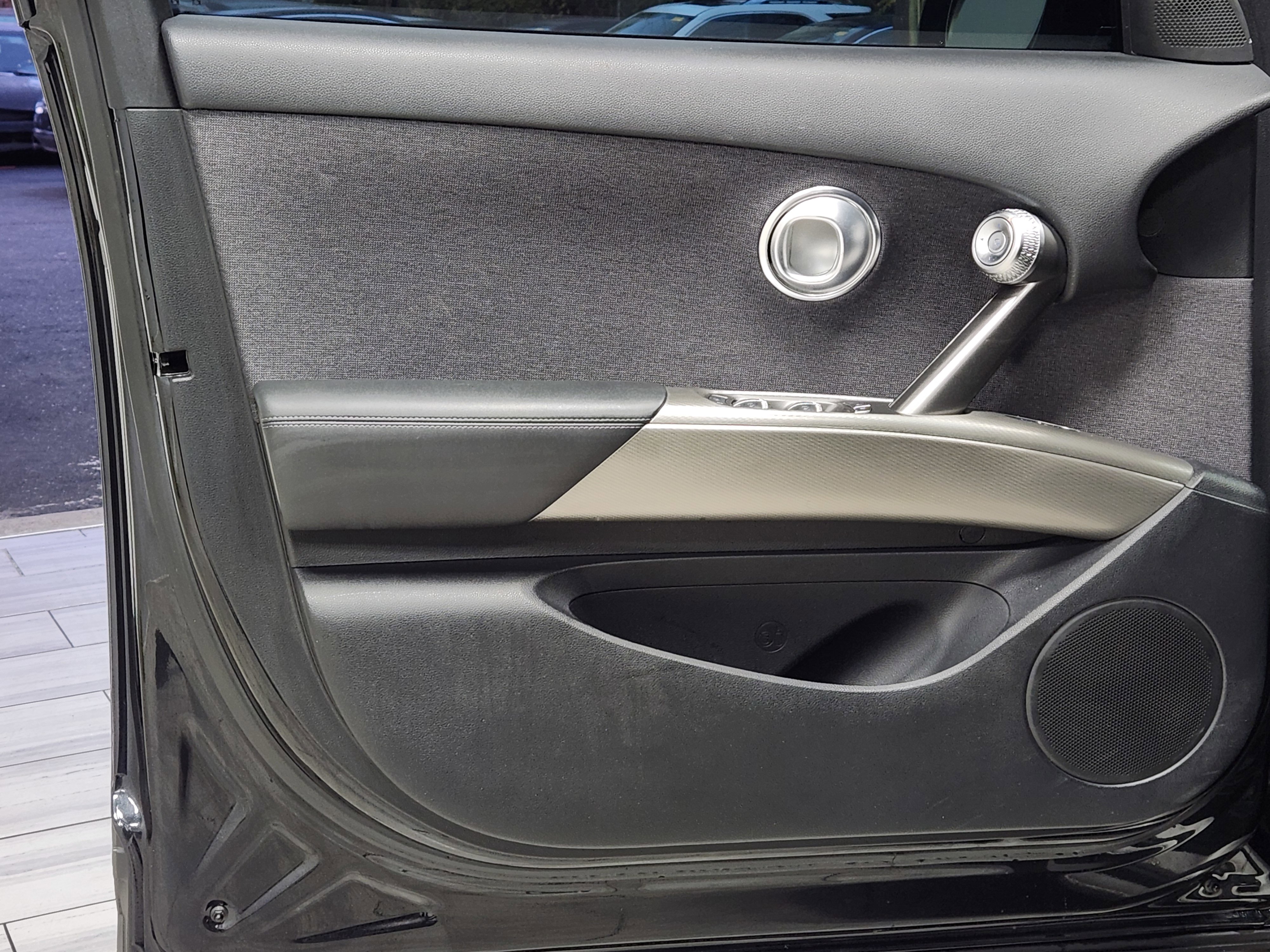 Used 2025 Genesis GV60 RWD image 9