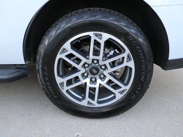 Used 2025 Ford Expedition Active AWD/4WD image 8