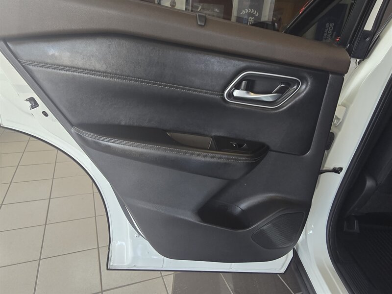 Used 2021 Nissan Rogue SL AWD/4WD image 11