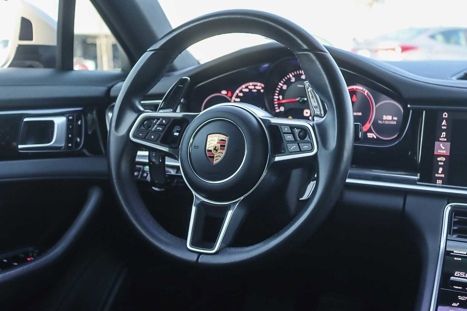 Used 2018 Porsche Panamera 4 image 16