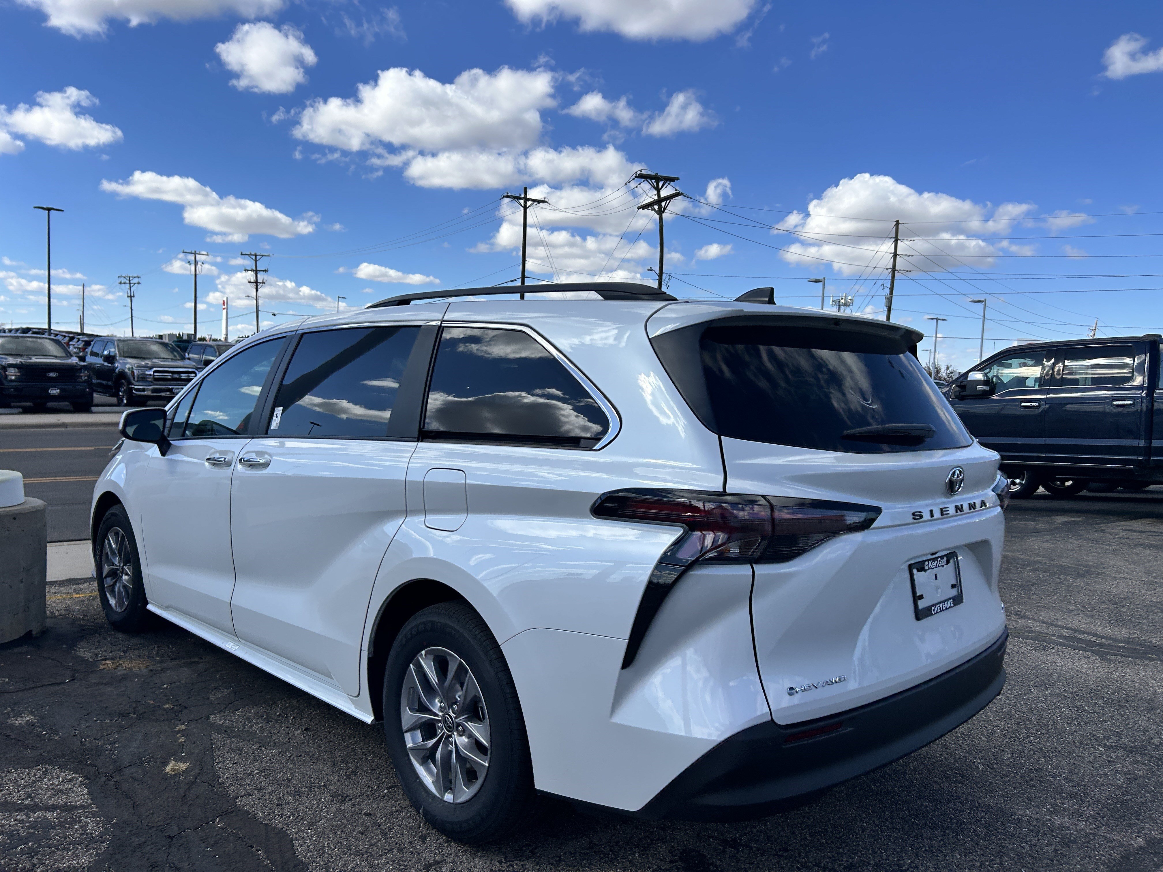 Certified 2026 Toyota Sienna XLE AWD/4WD image 3