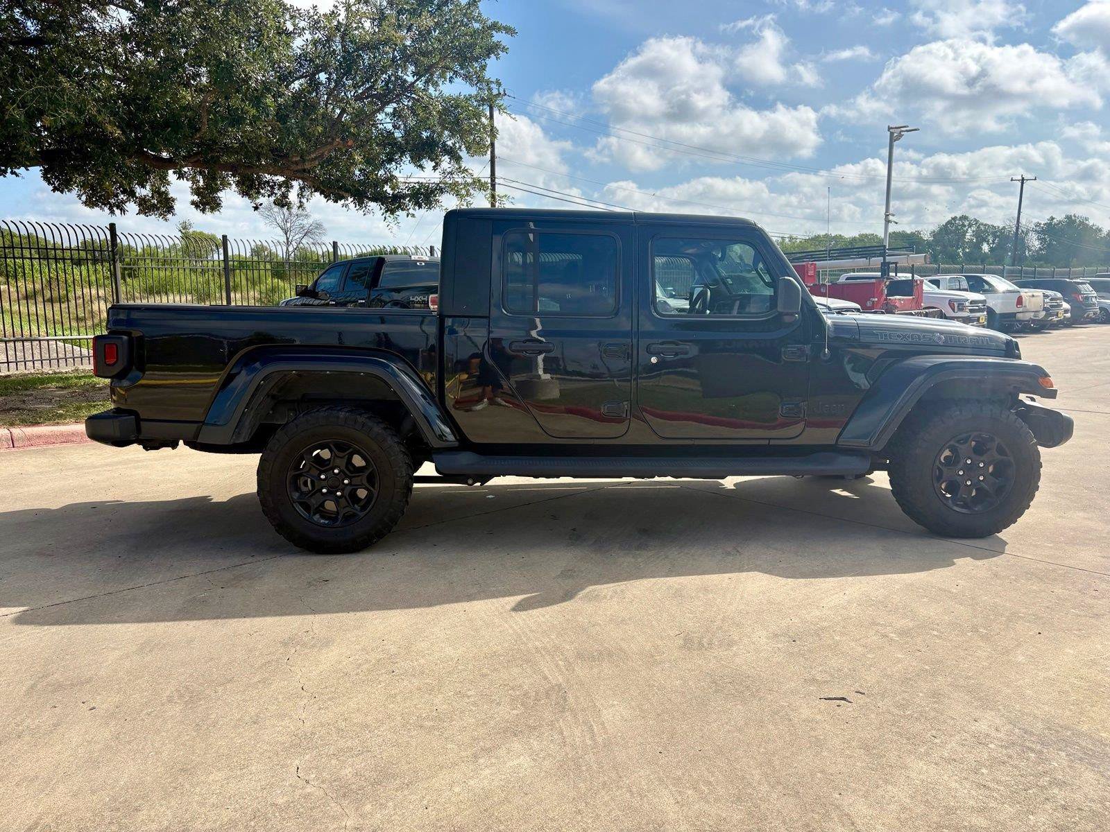 Used 2023 Jeep Gladiator Sport AWD/4WD image 2