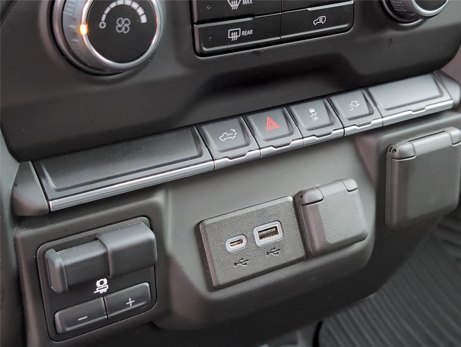 Used 2023 Chevrolet Silverado 2500 Custom w/ Custom Value Package image 17