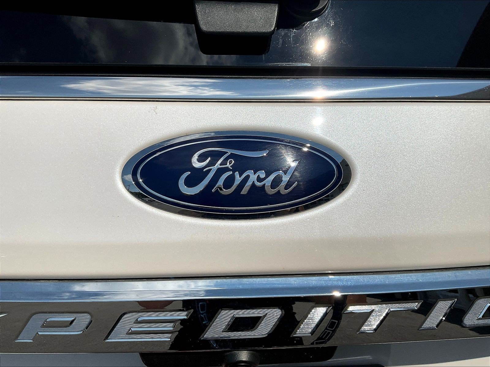 Used 2019 Ford Expedition Limited w/ Equipment Group 302A AWD/4WD image 24