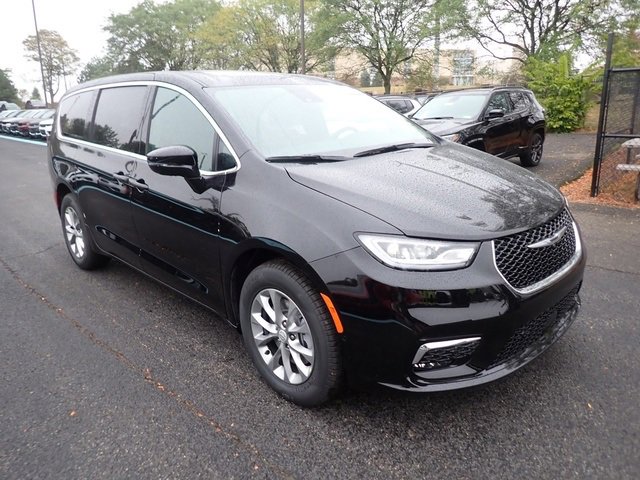 New 2026 Chrysler Pacifica Select image 8