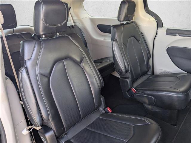 Used 2023 Chrysler Pacifica Touring-L image 20