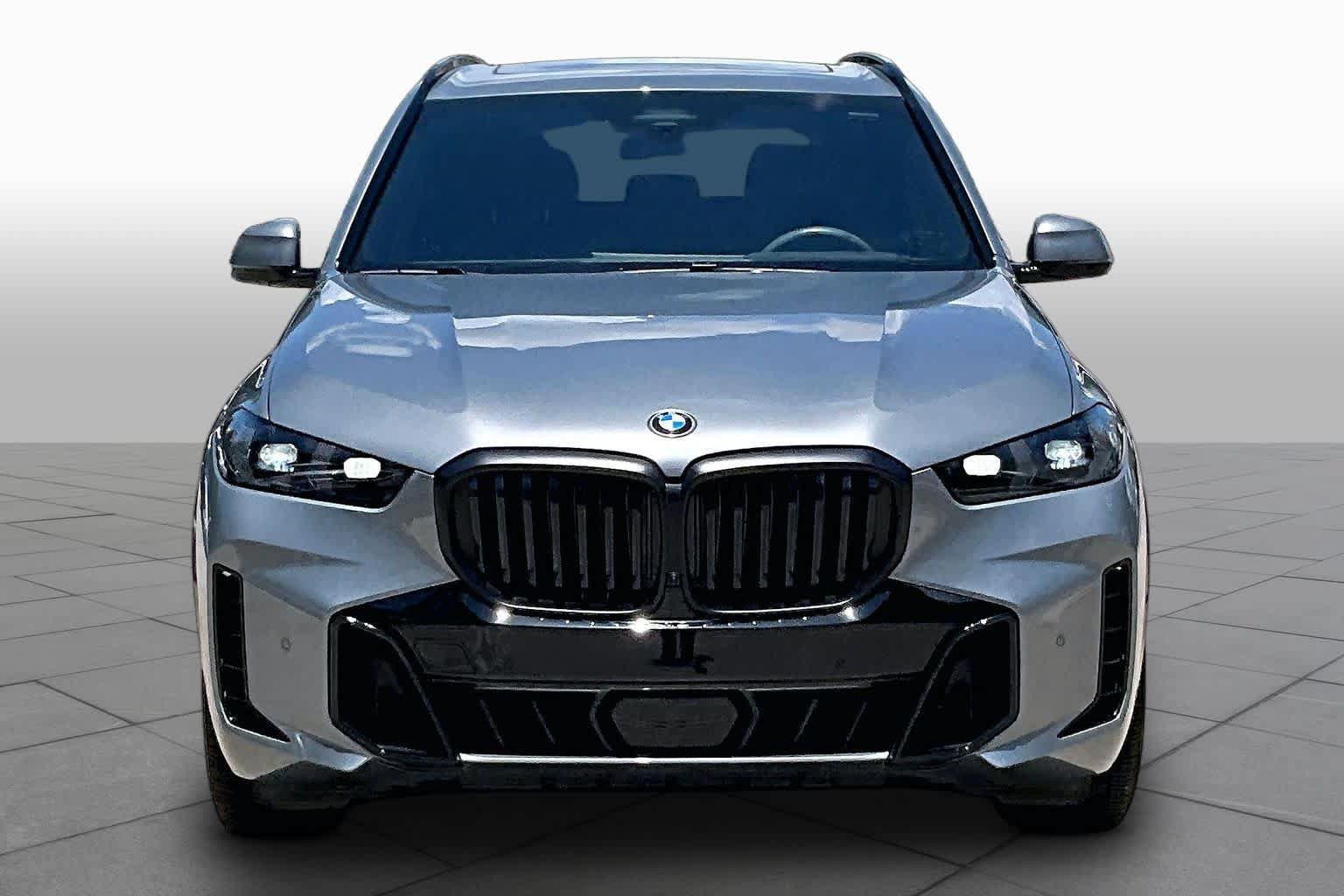 Used 2024 BMW X5 xDrive40i w/ M Sport Package AWD/4WD image 3