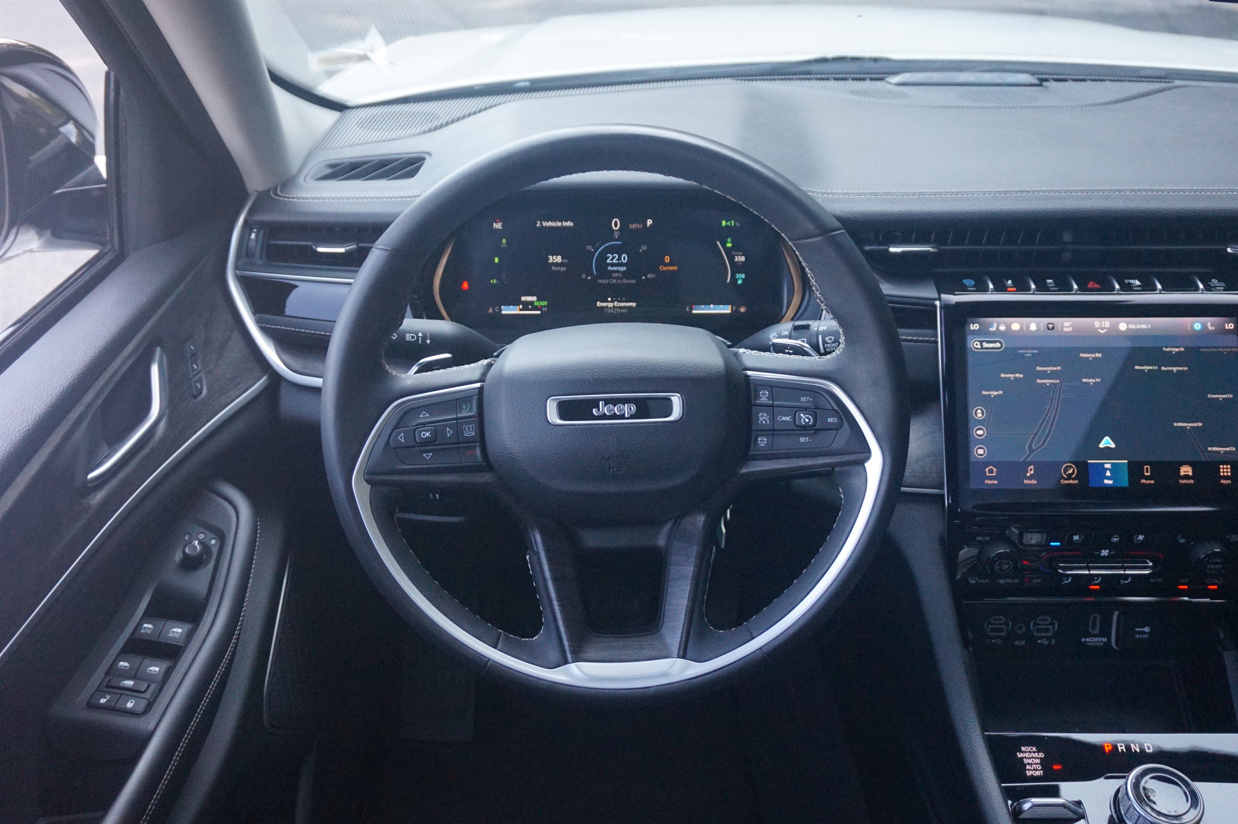 Used 2023 Jeep Grand Cherokee 4WD 4xe w/ Luxury Tech Group II image 26