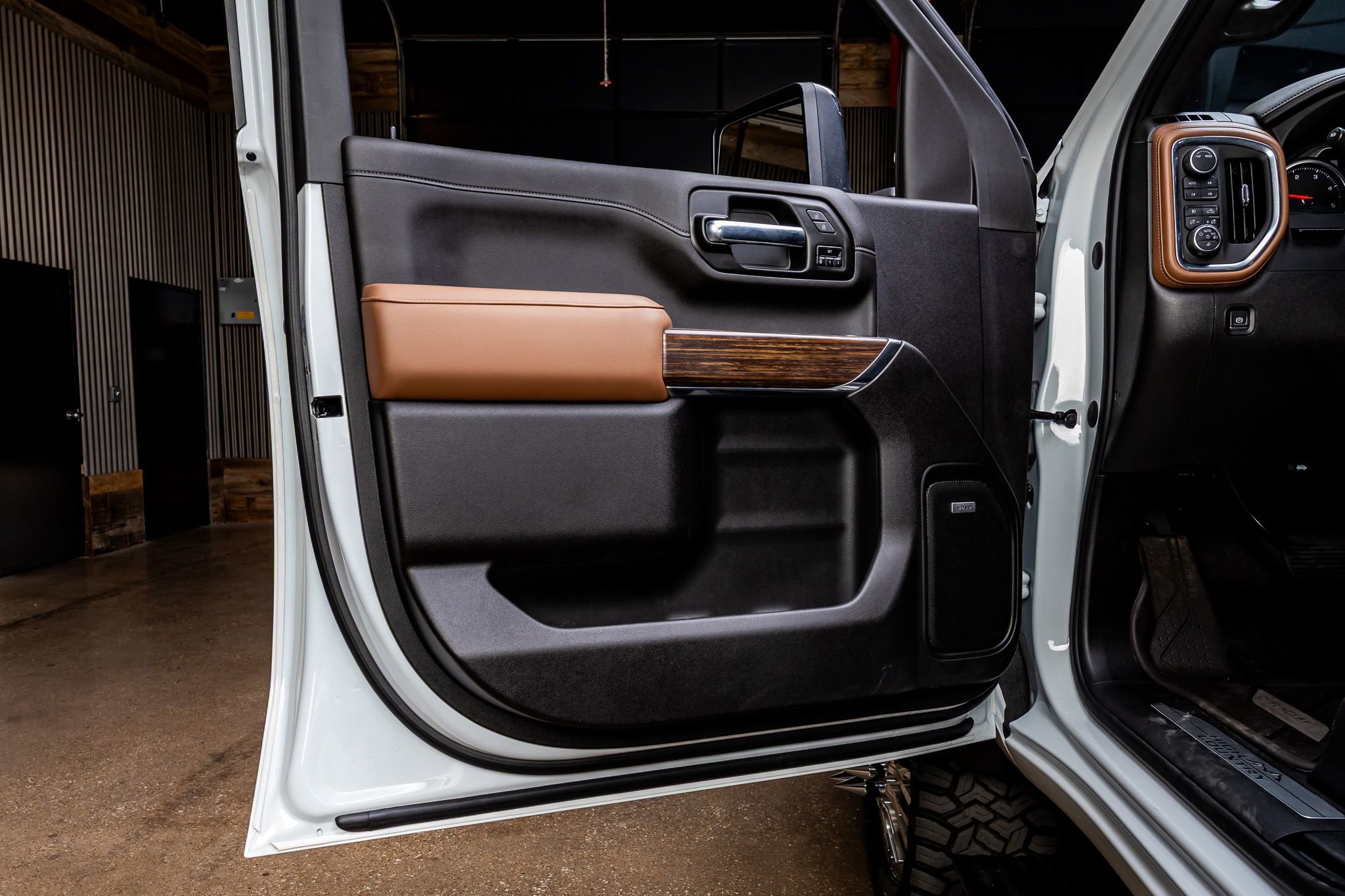 Used 2023 Chevrolet Silverado 3500 High Country image 36